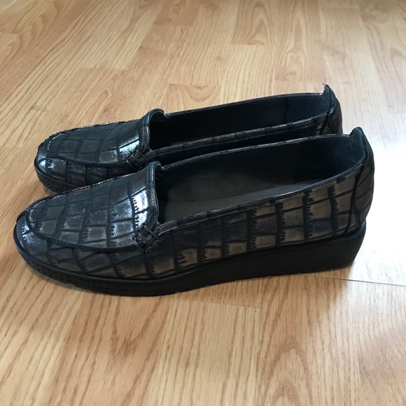 Stuart Weitzman Superhero Wedge Loafer - Picture 3 of 6